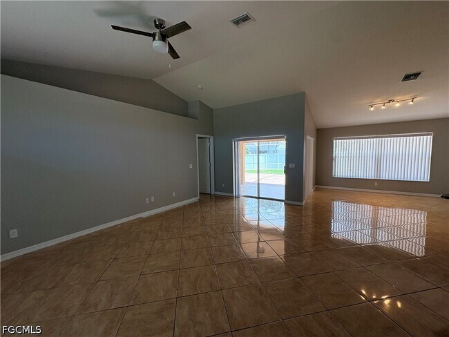 Building Photo - 4313 SW 19th Ave