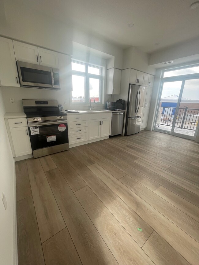 Building Photo - 824 Woolwich St