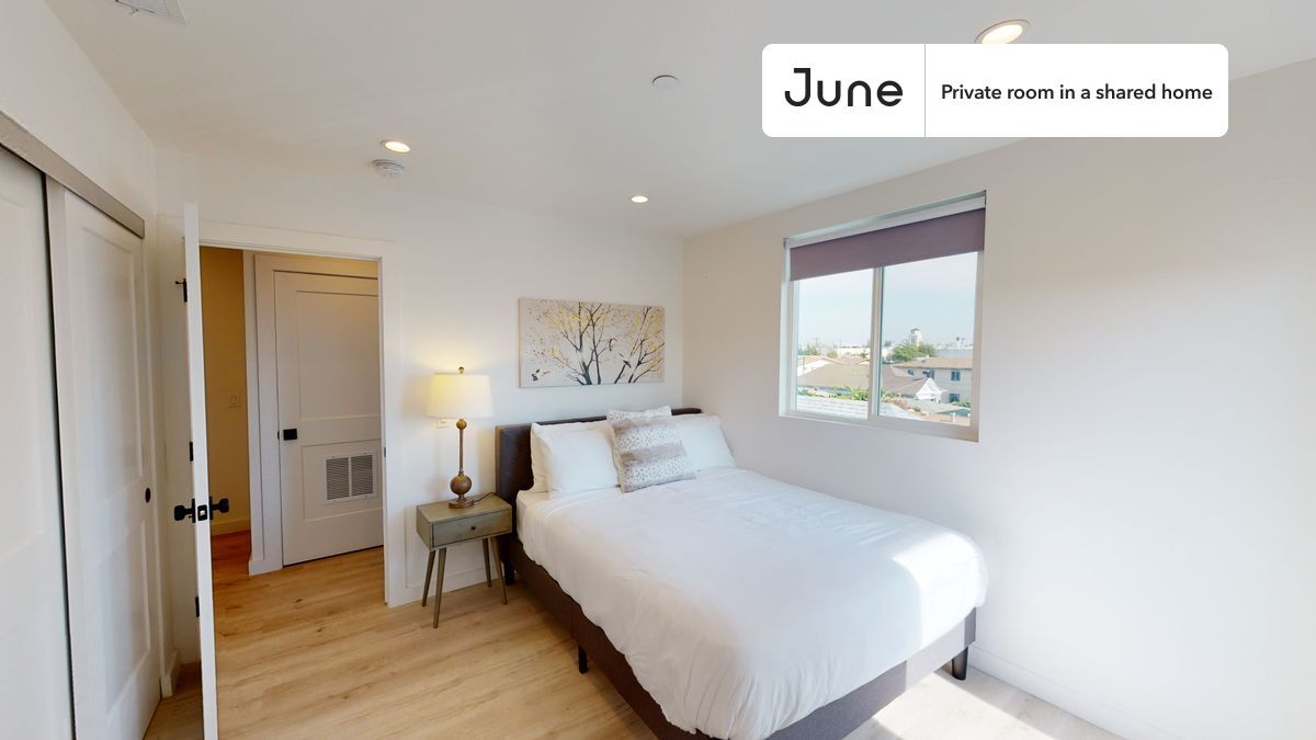Private bedroom in 4 bed/4.5 bath Home Apartment for Rent in Los