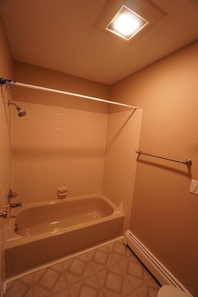 Building Photo - 2 Bedroom Condo w/Quick Commute to JBER!