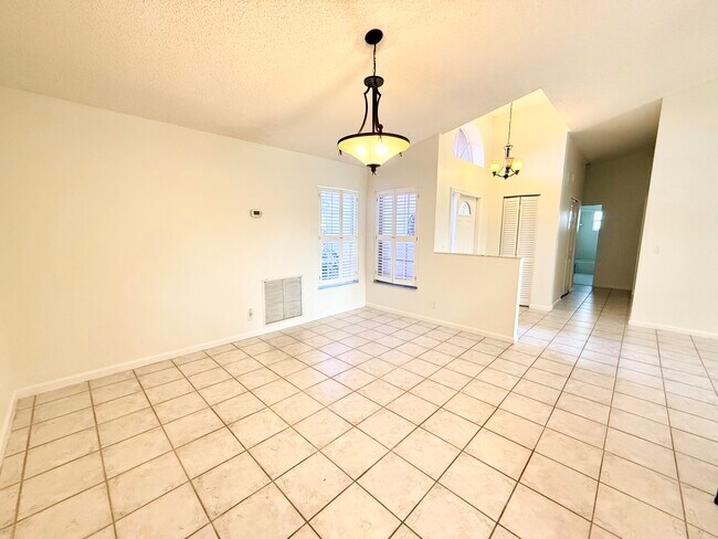 Building Photo - 5609 Descartes Cir