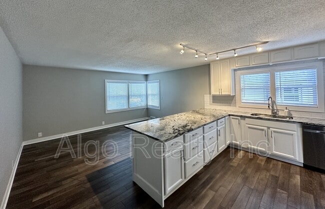 Foto del edificio - 3616-3616 Kipling Ave