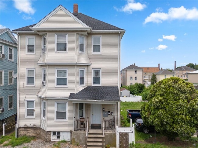 Building Photo - 646 Birch St