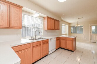 Building Photo - 13735 Branford Greens Dr