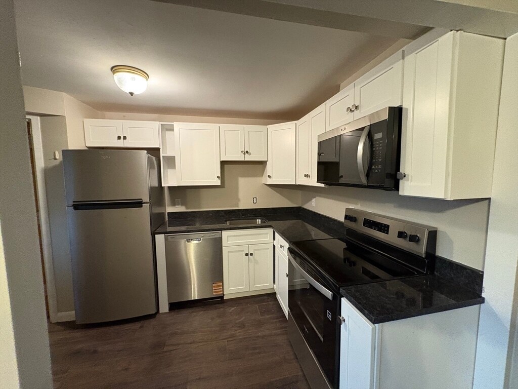 Foto principal - 79 Wyman St