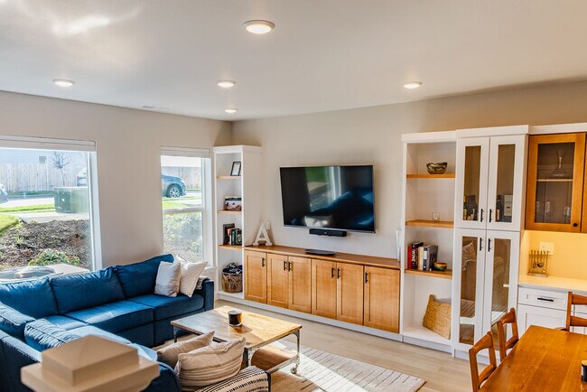 Building Photo - 18245 SW Aspen Butte Ln