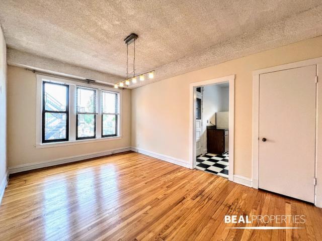 Building Photo - 1 bedroom in CHICAGO IL 60657