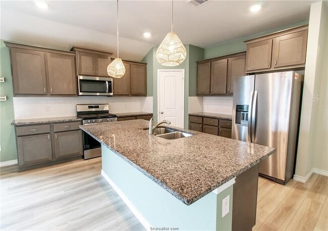 Building Photo - 6375 Darlington Ave