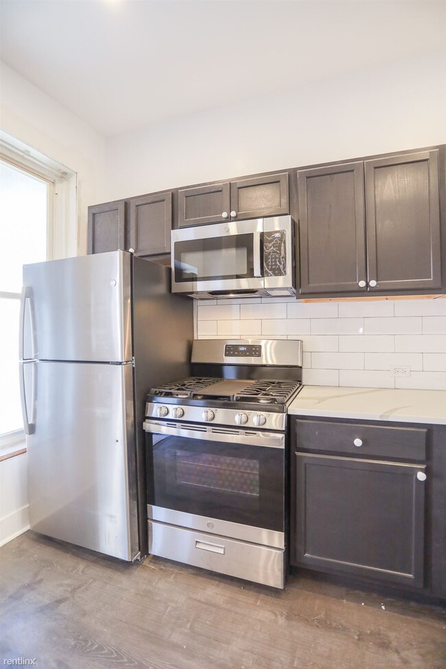 Building Photo - 2 br, 1 bath Condo - 948 W Addison St