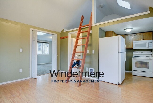 Building Photo - 1 Bed 1 Bath House in Rolling Hills
