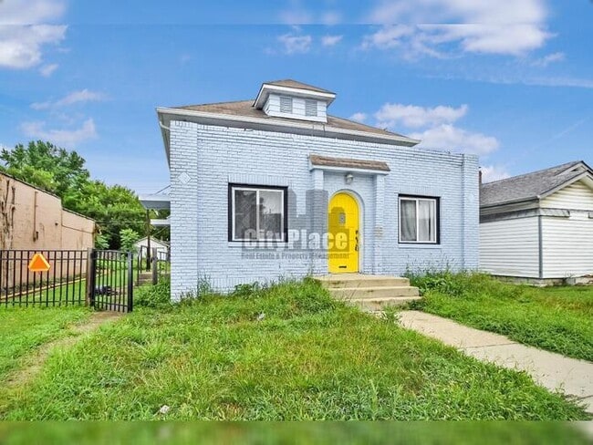 Photo - 3936 E 10th St House