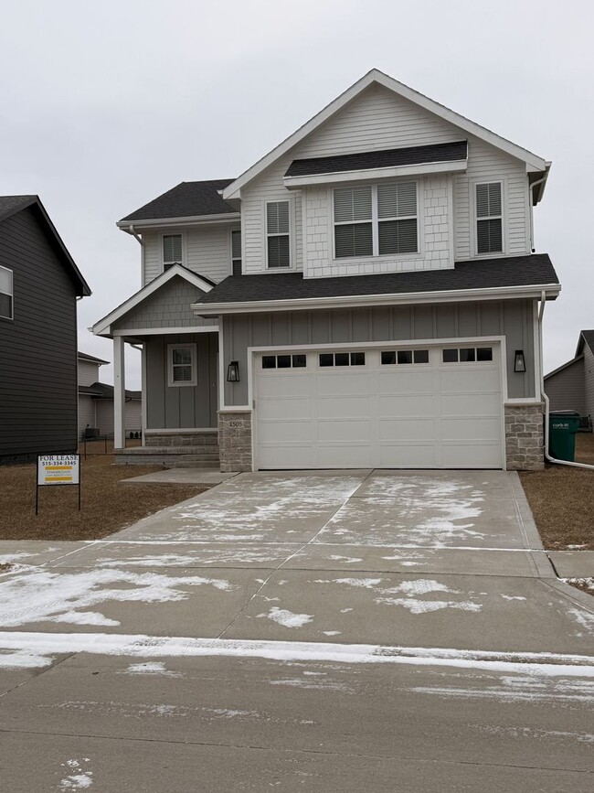 Building Photo - 1505 NE Savana Dr