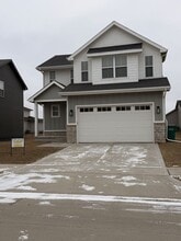 Building Photo - 1505 NE Savana Dr