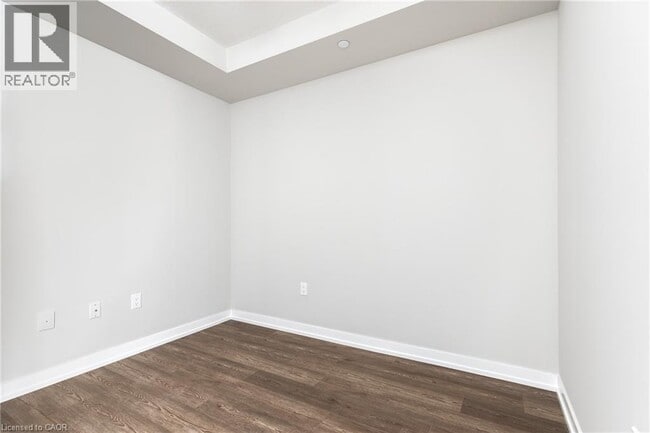Building Photo - 870 Queenston Rd