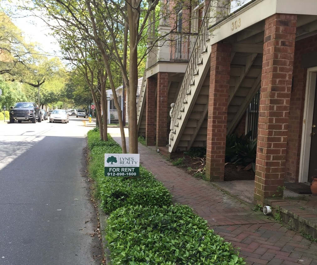 303 W Taylor St Unit Garden, Savannah, GA 31401 Apartment for Rent in