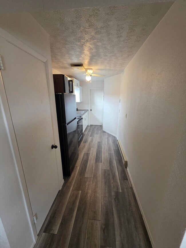 Foto del edificio - 417 W B St