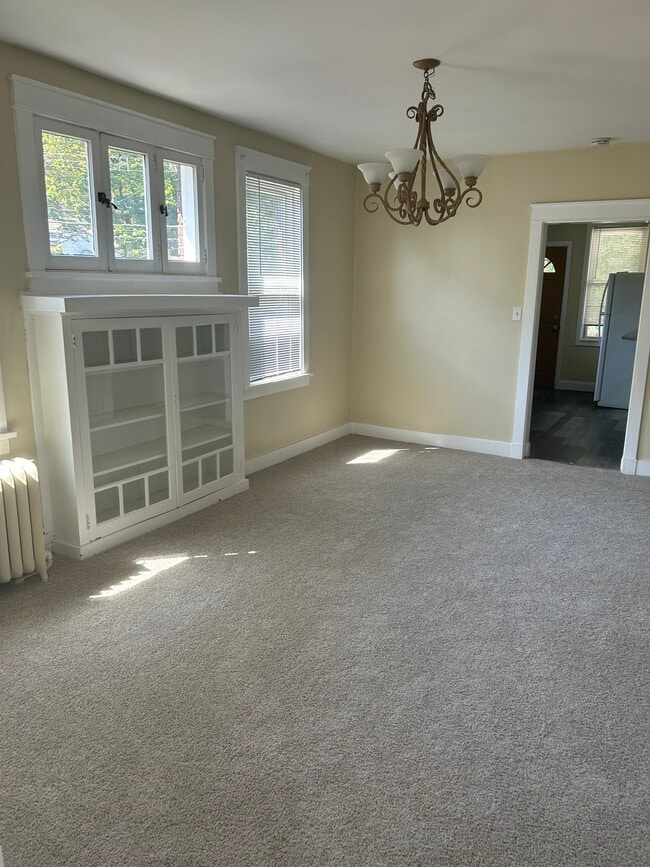Dining room - 927 Jancey St