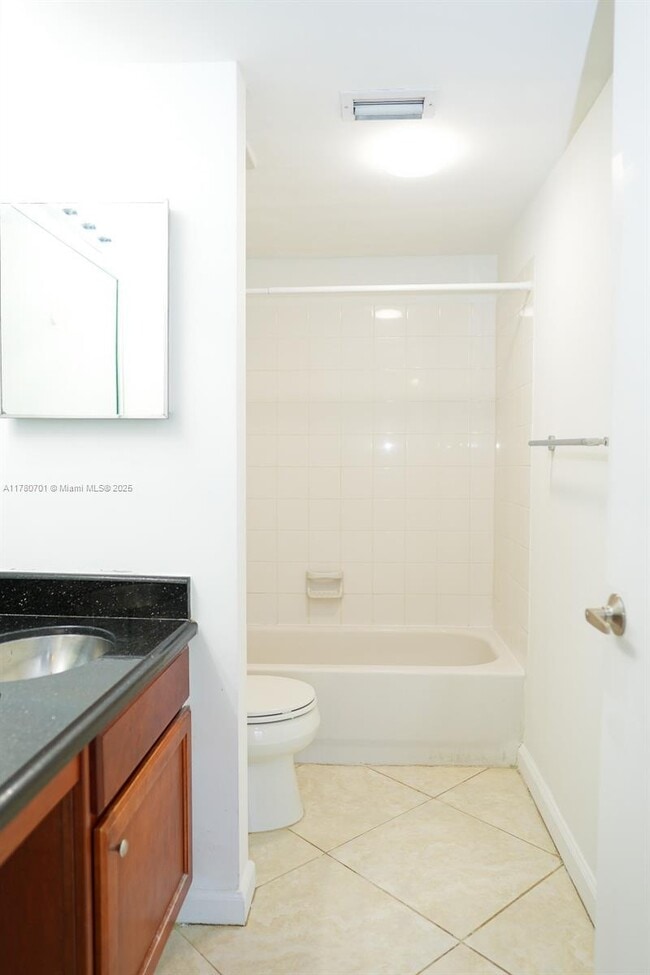 Foto del edificio - FAIRWAY GREENS CONDO