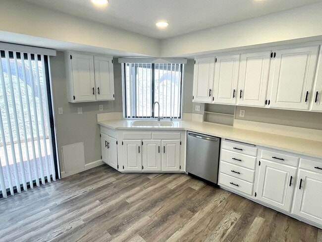 Foto del edificio - SINGLE STORY!! GATED COMMUNITY!! HIDDEN TR...