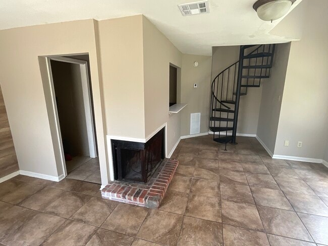 Building Photo - 107 Coulee Dr