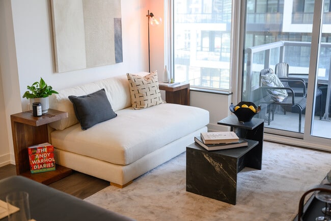 Building Photo - Story of Midtown