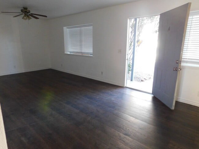 Building Photo - 325 S Norma St