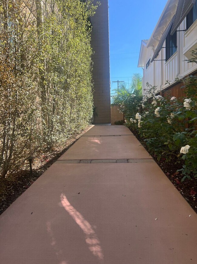 Foto del edificio - Great Location | Fully Furnished | Pool