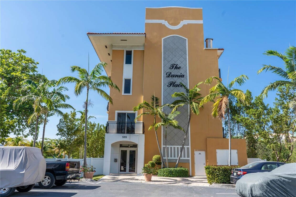 Primary Photo - 555 E Dania Beach Blvd