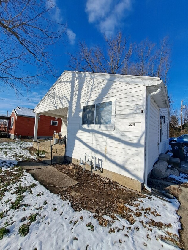 Primary Photo - 2251 Martin Ave