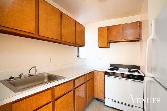 Foto del edificio - 1621 Eastern Pky