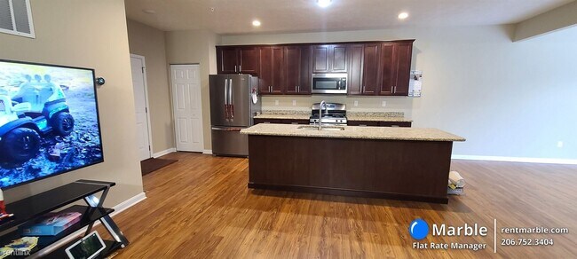 Foto del edificio - 3 br, 2.5 bath Townhome - 214 Lockheed Dr 214