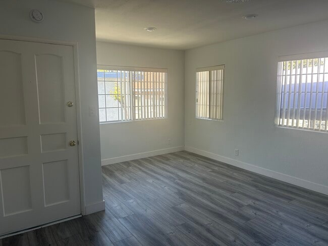 Foto del edificio - 1153 W 22nd St