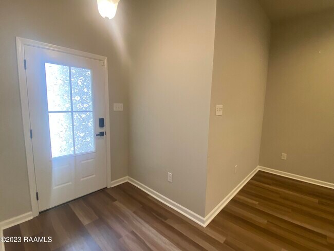 Building Photo - 204 Sparkling Meadows Ln