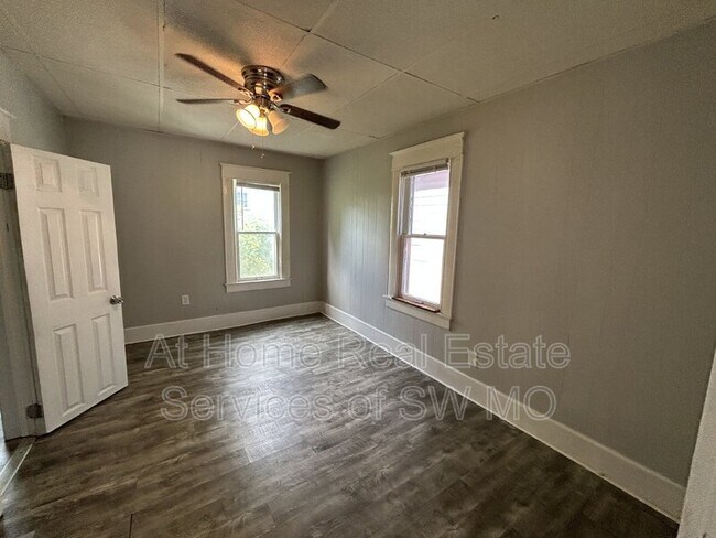 Building Photo - 610 W Harrison St