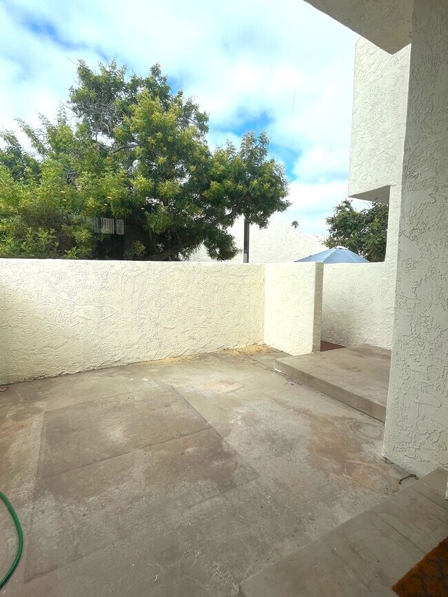 Building Photo - Great townhome in Del Cerro!