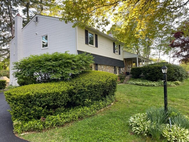 Photo - 354 Andrew Rd (Huntingdon Valley, PA) House