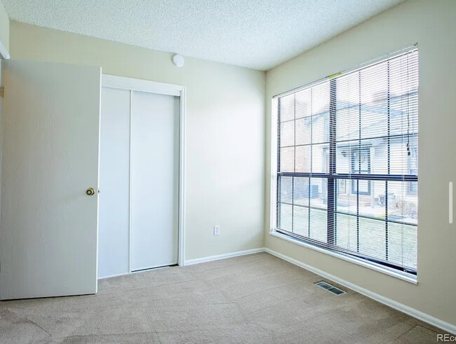 Foto del edificio - 7925 W Layton Ave