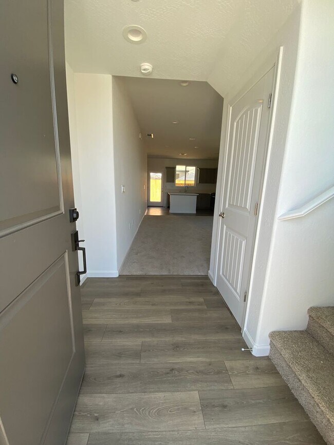 Foto del edificio - Be the First to Live in This Stunning New ...