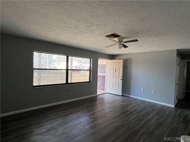 Building Photo - 521 S Harrison St