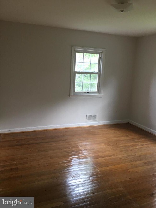 Building Photo - 5522 Oakmont Ave