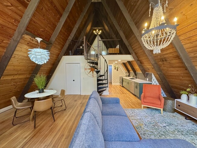 Photo - 1419 Manns Chapel Rd House