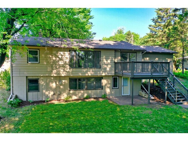 Building Photo - 433 Pine Tree Trail