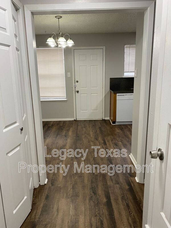 Foto del edificio - 1503 Nolan River Rd