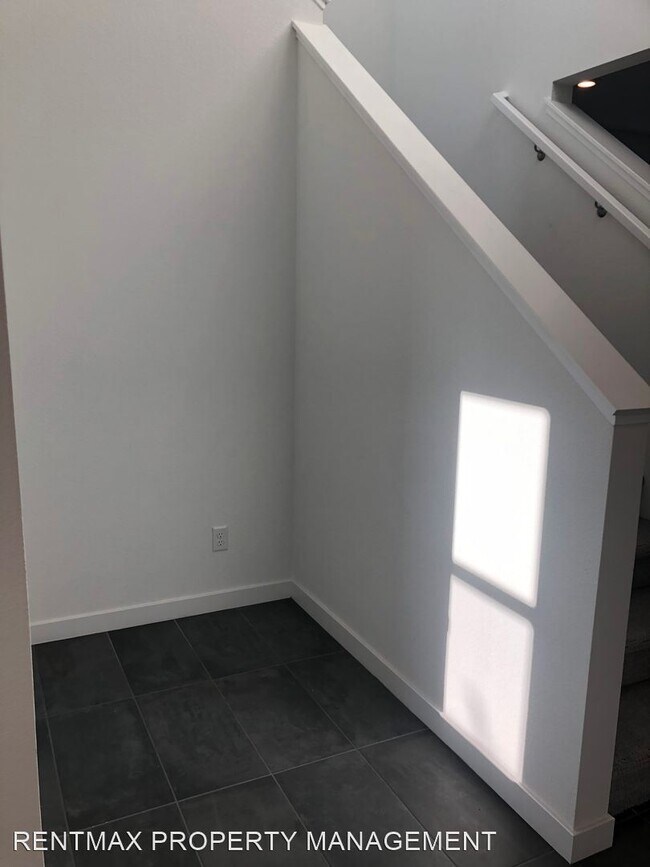 Building Photo - 3 br, 2.5 bath House - 2521 SPERGOLA STREET