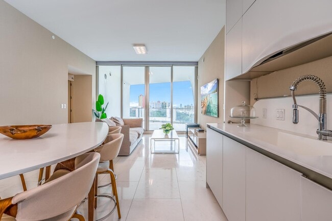 Foto del edificio - 16901 Collins Ave