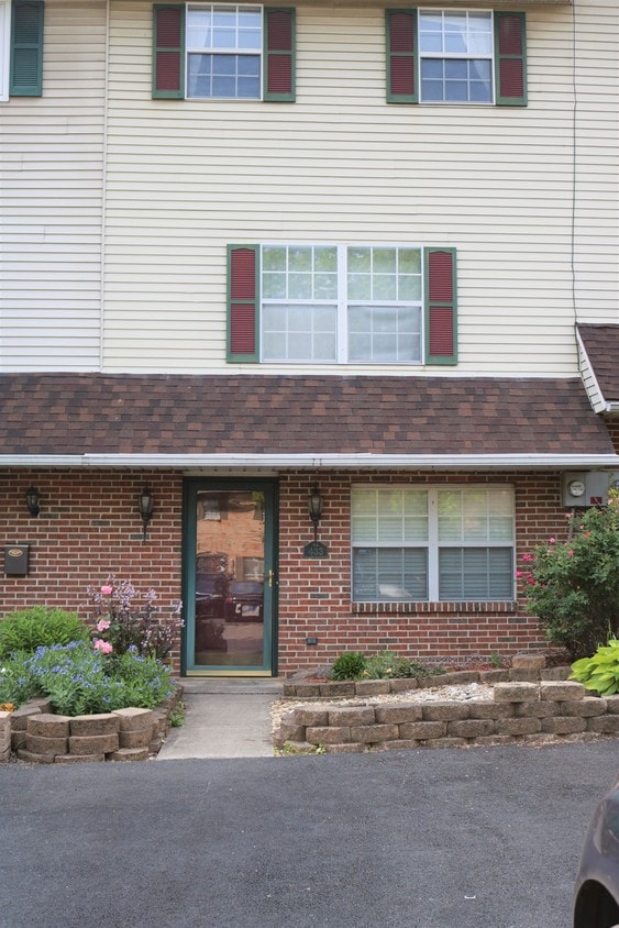 Primary Photo - 433 E Mosser St