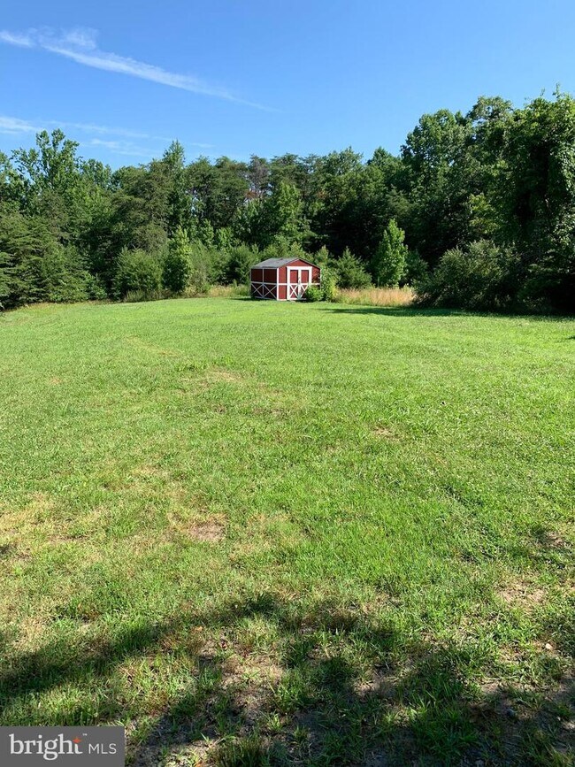 Foto del edificio - 450 Raven Rd