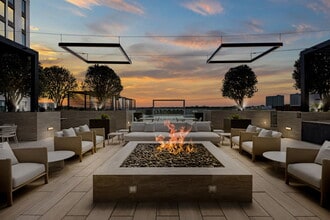 Building Photo - Maeve