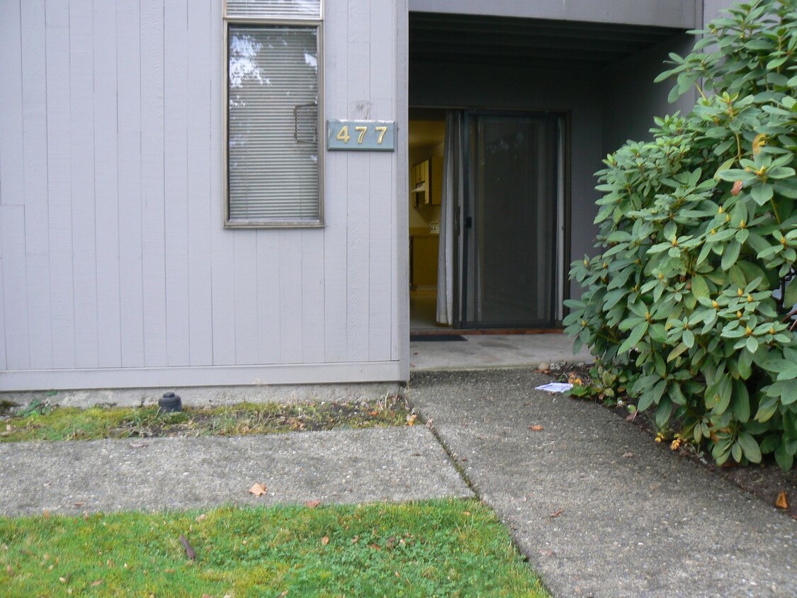 Building Photo - Cozy Studio Condo at Gated, Sixty-01 Complex!