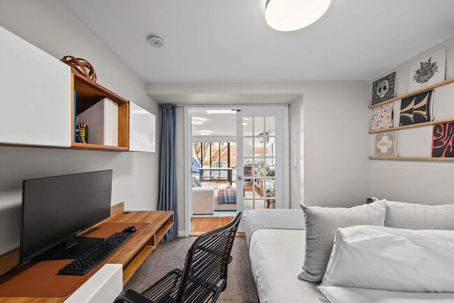 Foto del edificio - 649 DeKalb Ave